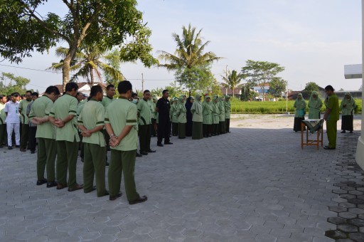 Apel Senin, Bekerja dengan Niat dan Semangat Agar Mendapat Dunia dan Akhirat