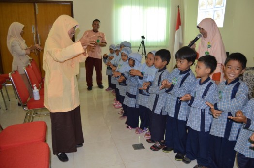 Kunjungan Edukasi TKIT Ukhuwah Islamiyah, Kenalkan Dunia Kesehatan di Usia Dini
